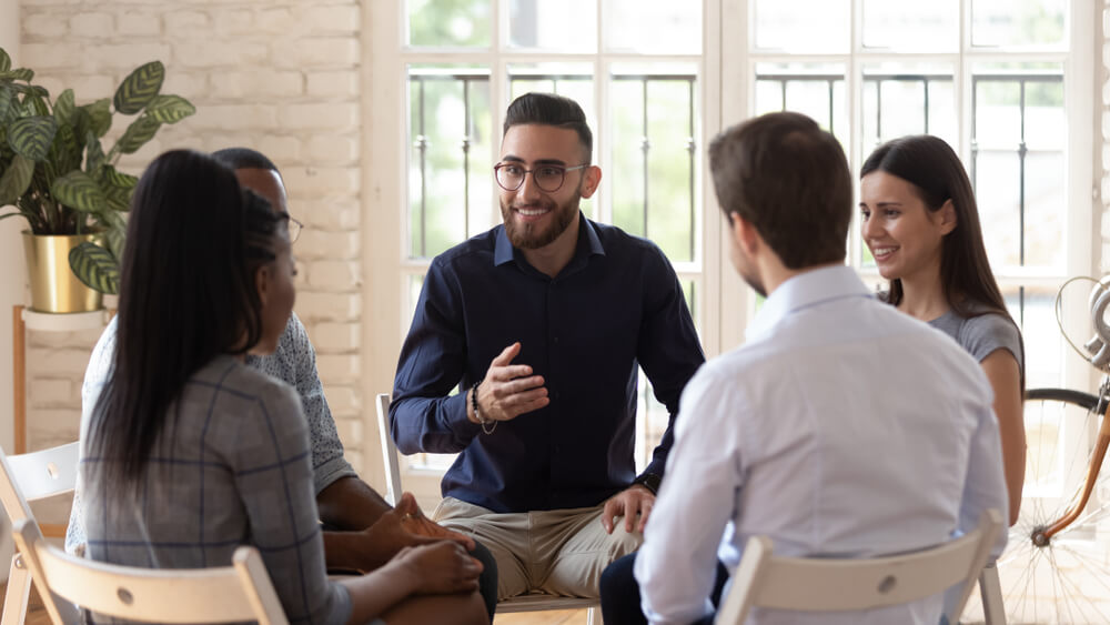 Beverly Hills Luxury Alcohol Rehab 2 Group of individuals discussing something while in a group session