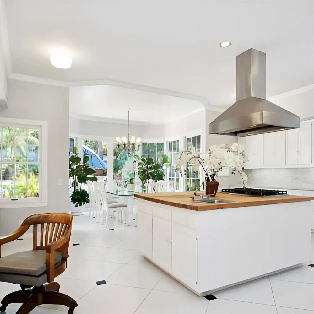 Open kitchen and dining area at Safe Haven Recovery