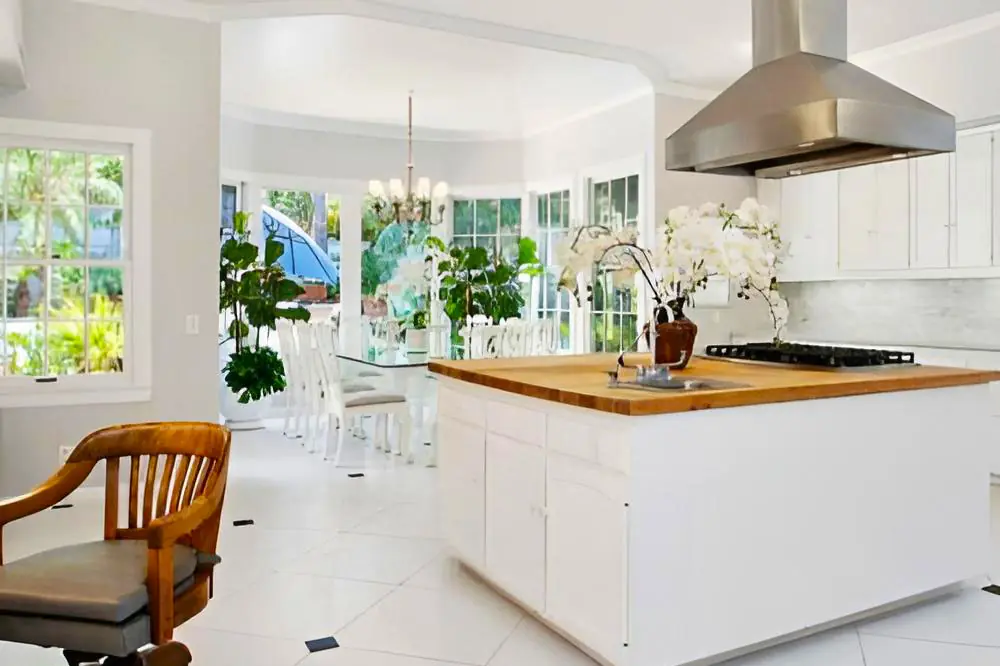 kitchen in a rehab center in beverly hills
