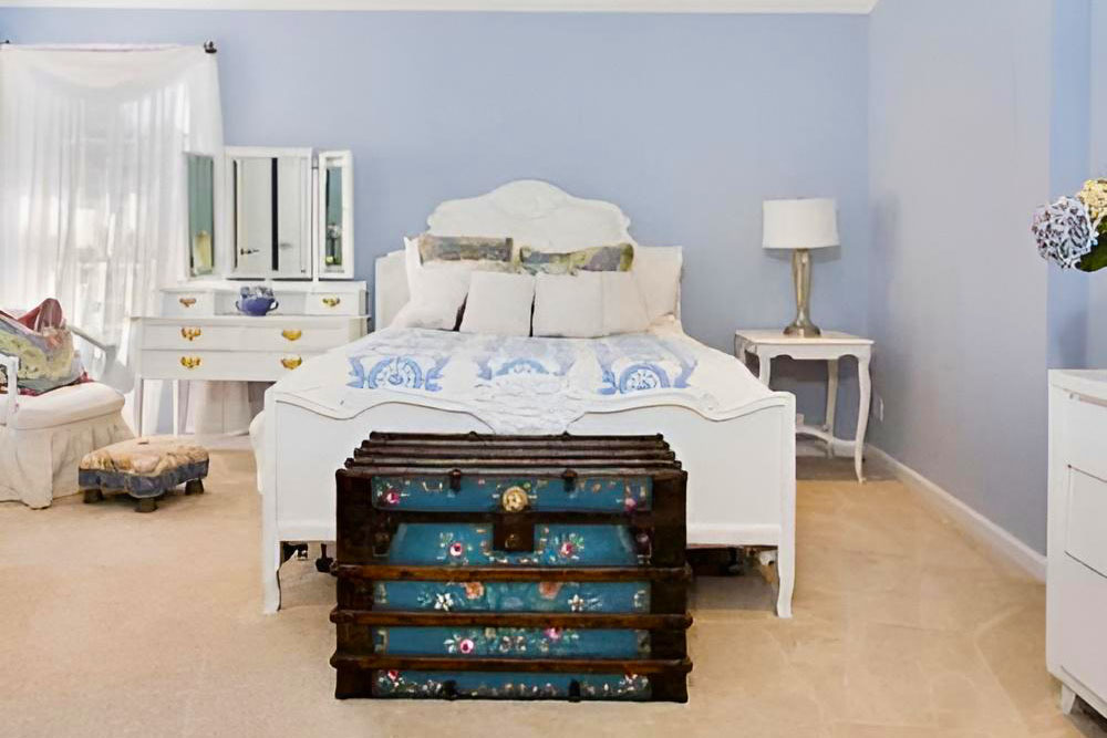 Drug Detox Beverly Hills, CA 5 Elegant room in a rehab center