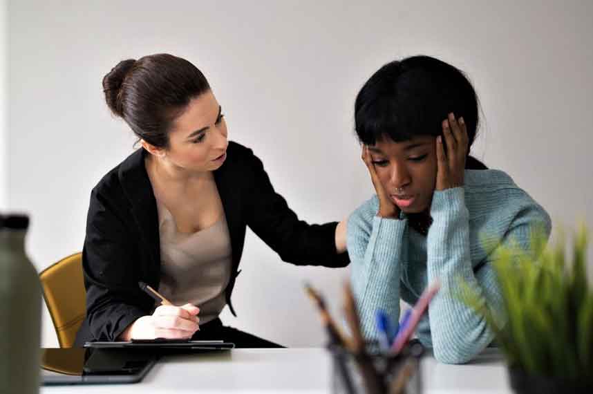 Dual Diagnosis Treatment Beverly Hills 9 A therapist talking to a stressed girl