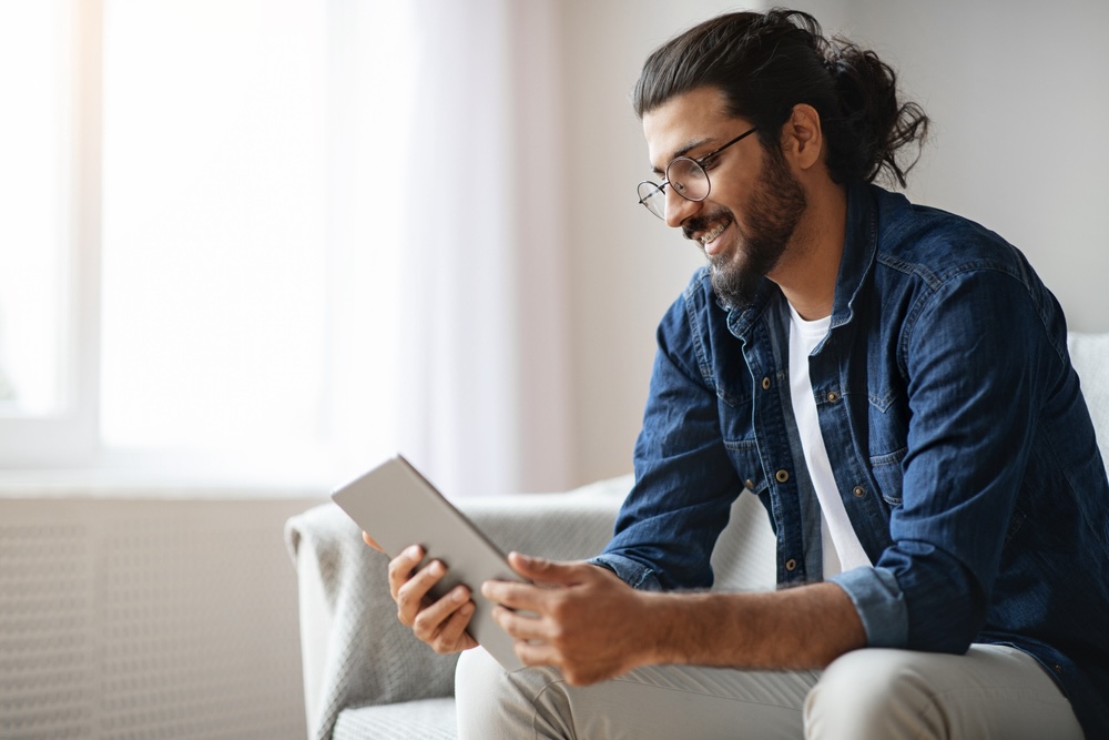 Inspiring Relapse Quotes for the Holiday Season 2 A guy reading quotes on his tab