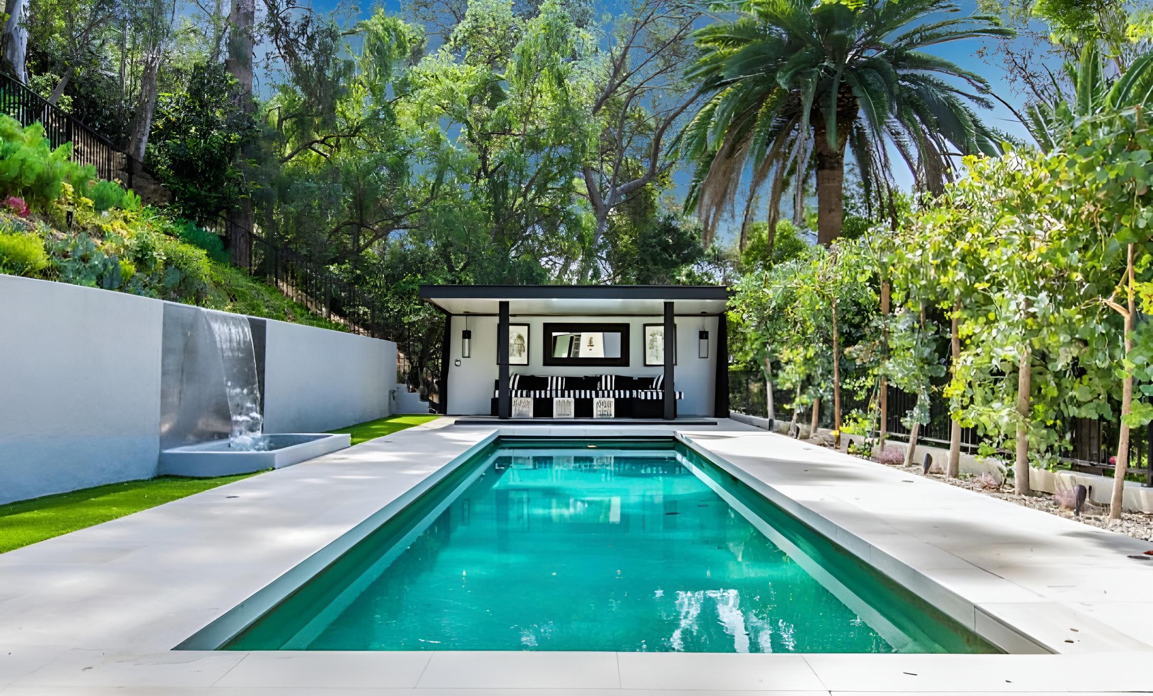 beautiful pool at a cocaine rehab in los angeles