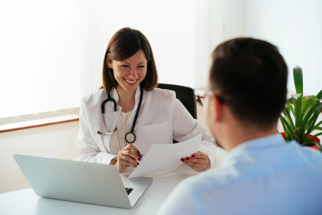 Mental Health Treatment in Beverly Hills, CA 1 A smiling therapist talking to her patient about effective mental health treatment.